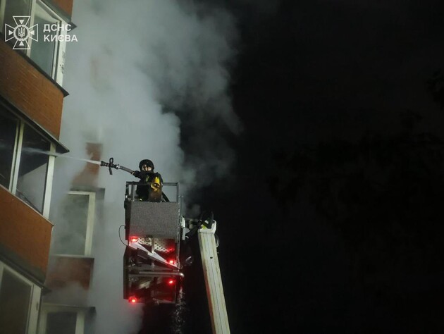 РФ ударила вночі по Києву. Горіли житлові висотки, є загиблі. Фото