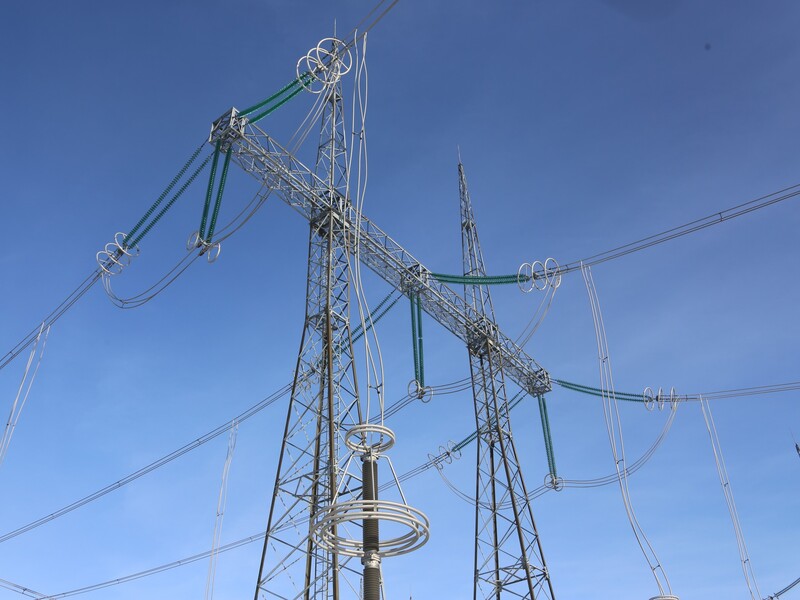 Через обстріли РФ майже в усій Україні – аварійні вимкнення світла. Затримуються поїзди