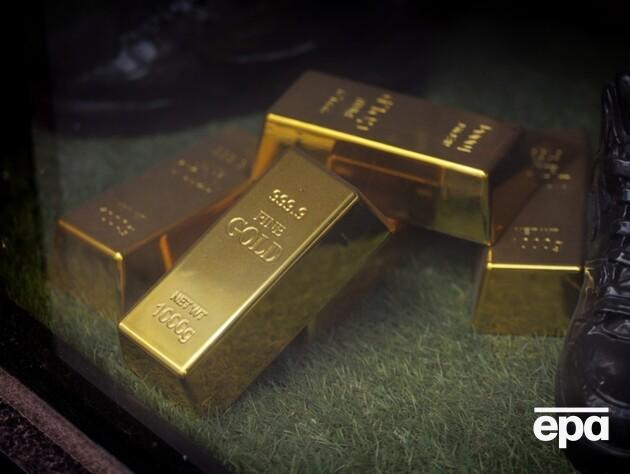 Цена на золото упала до рекордной отметки