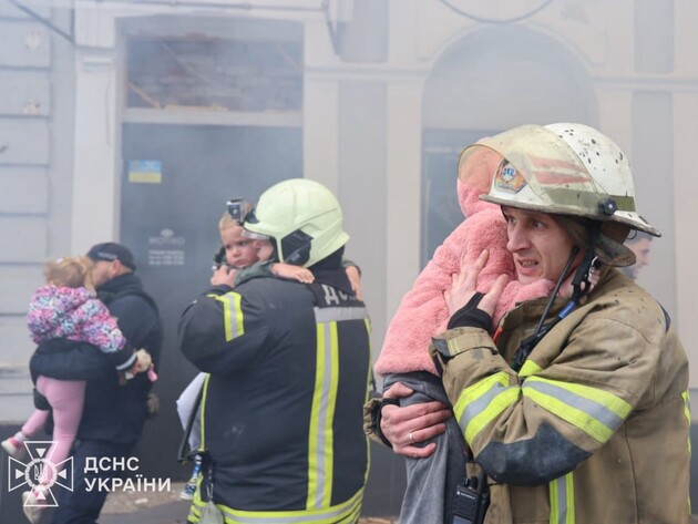 У Харкові окупанти обстріляли дитсадок, є жертва. Відео