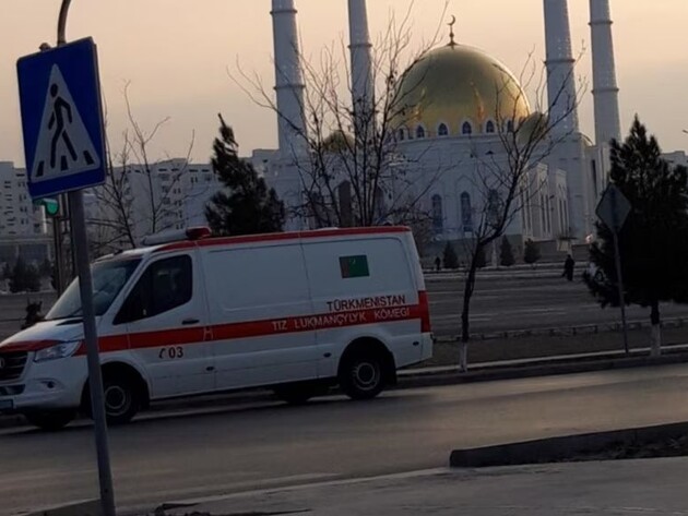 У Туркменістані померла вагітна жінка, коли дорогу перекрили через кортеж президента – ЗМІ