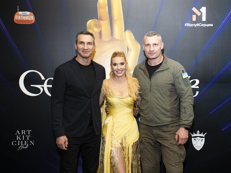 Усики, Кличко, Гордон, Бацман і подарунок від Зеленських. У Києві відгриміла премія Анни Буткевич Golden Glove