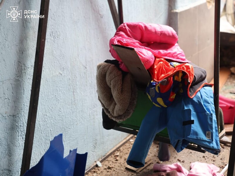 Как спасали детей из обстрелянного в Харькове детсада. Видео ГСЧС