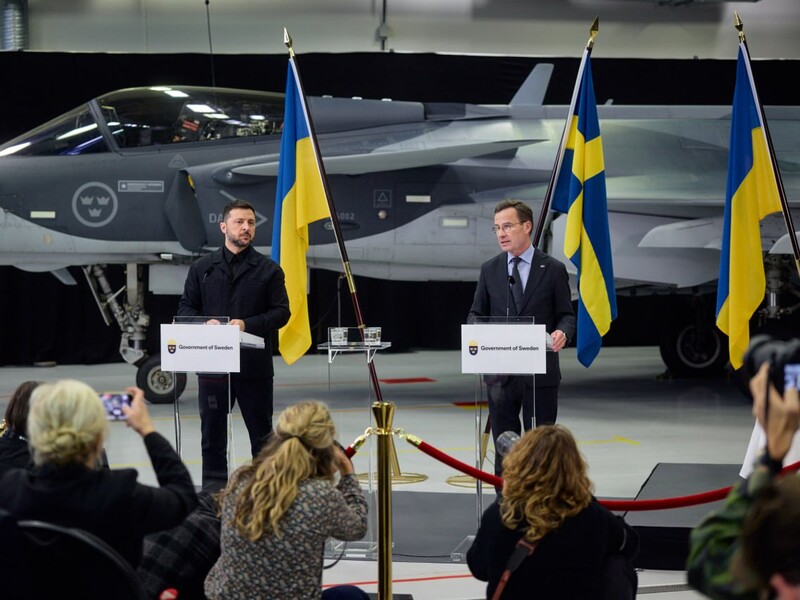Зеленский и Кристерссон выступили на фоне Gripen. Украина может получить до 150 истребителей