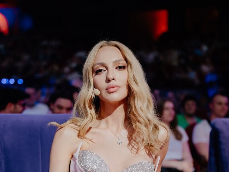 Неожиданное появление мужа и шутки на весь зал. Что творила Полякова на премьере собственного фильма