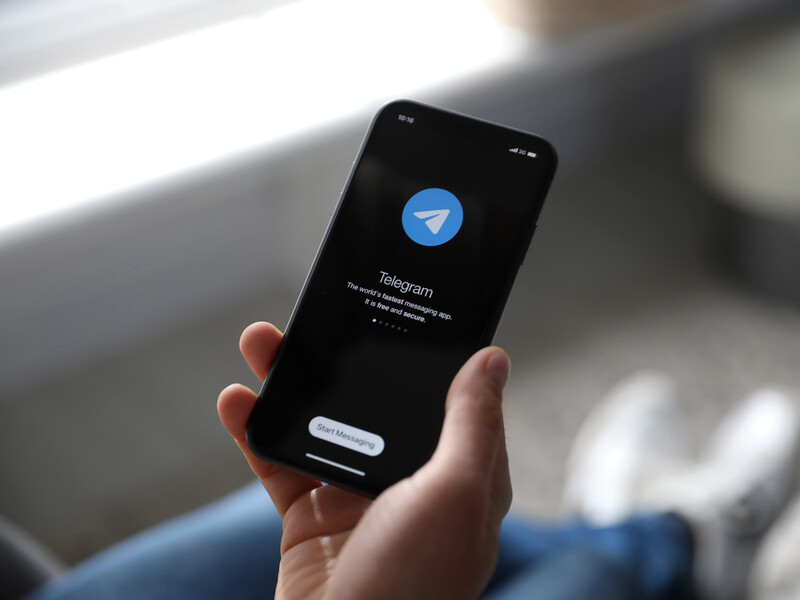 В РФ начали блокировать WhatsApp и Telegram