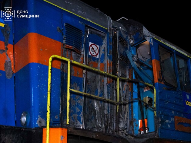 РФ ударила по железной дороге в Сумской области. Повреждены поезда, некоторые участки – без напряжения