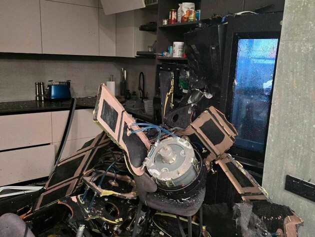 В Киеве во время дроновой атаки РФ два Shahed залетели в квартиры. Фото