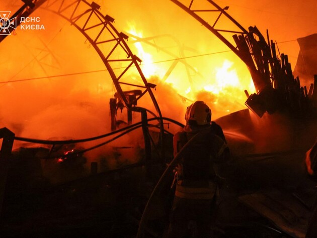 Уночі РФ атакувала Україну. Постраждали люди й інфраструктура, загинув рятувальник 