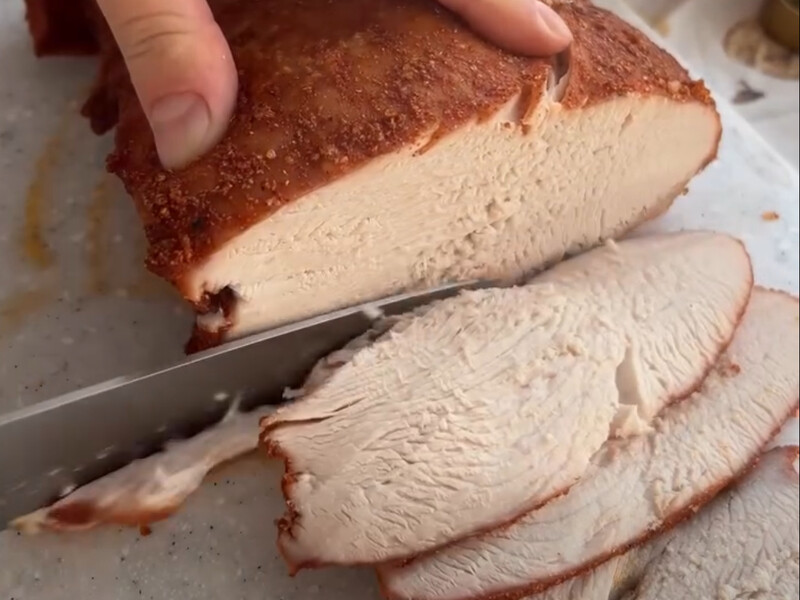 У магазині ви такого точно не купите. Домашня шинка з курятини або свинини