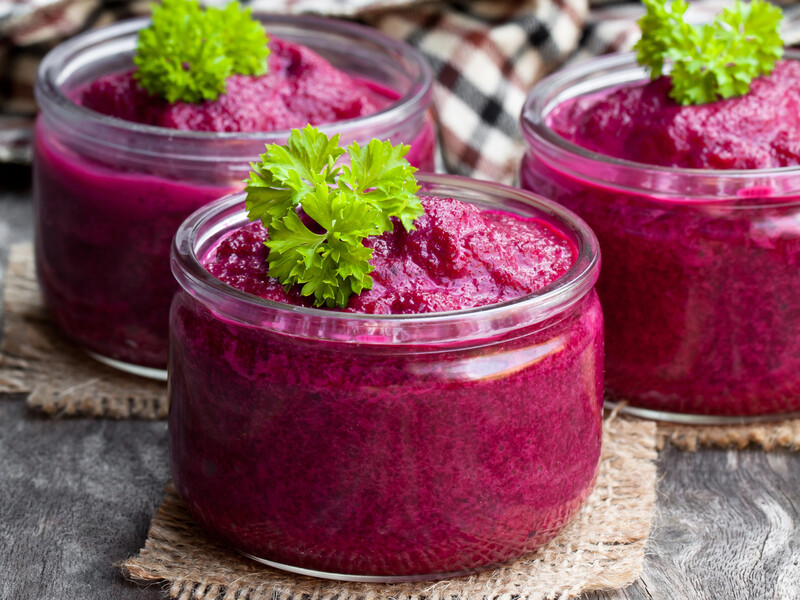 Цвикли – пикантное и невероятно сочное блюдо из свеклы, которое намного вкуснее соусов. Легкий рецепт