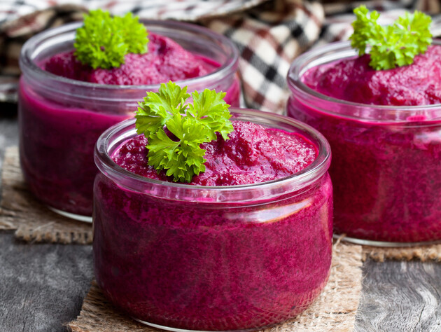 Цвикли – пикантное и невероятно сочное блюдо из свеклы, которое намного вкуснее соусов. Легкий рецепт