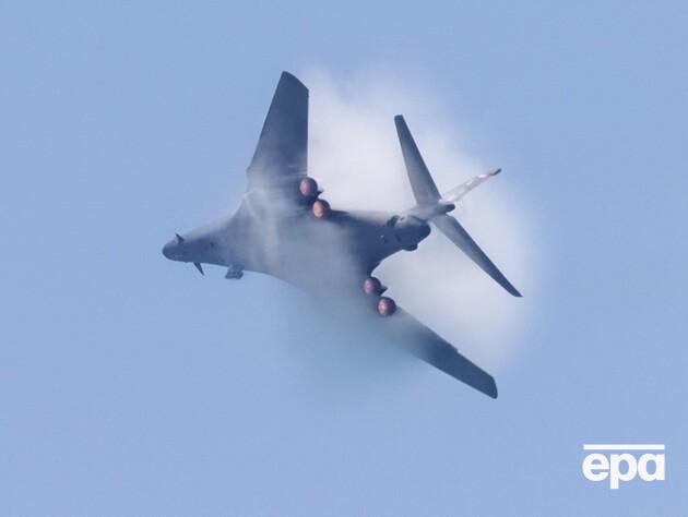 Важкі бомбардувальники США наблизилися до берегів Венесуели. Трамп припустив дії на суші