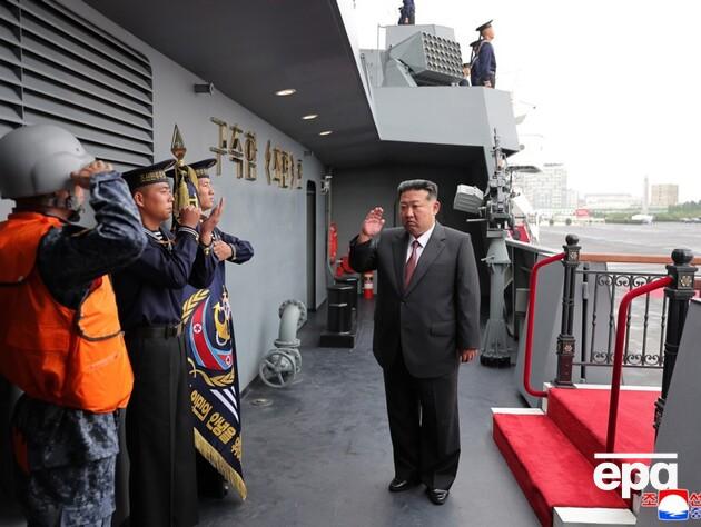 После обеда с Ким Чен Ыном слегло около 20 моряков. Что произошло?