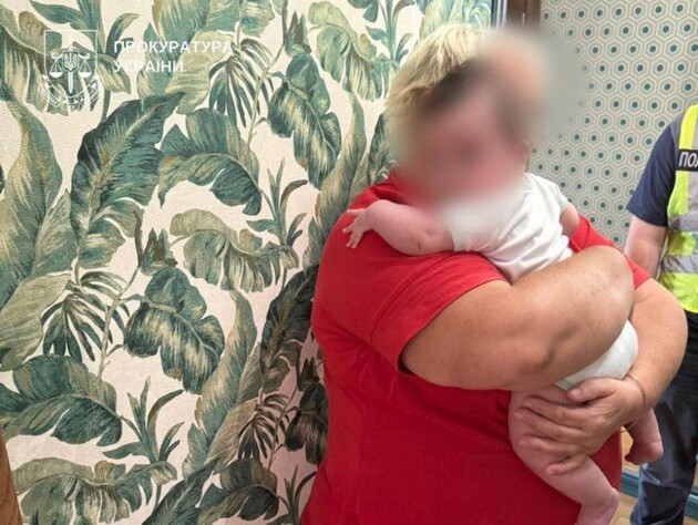 У Києві одне з двох немовлят сурогатної матері виявилося 