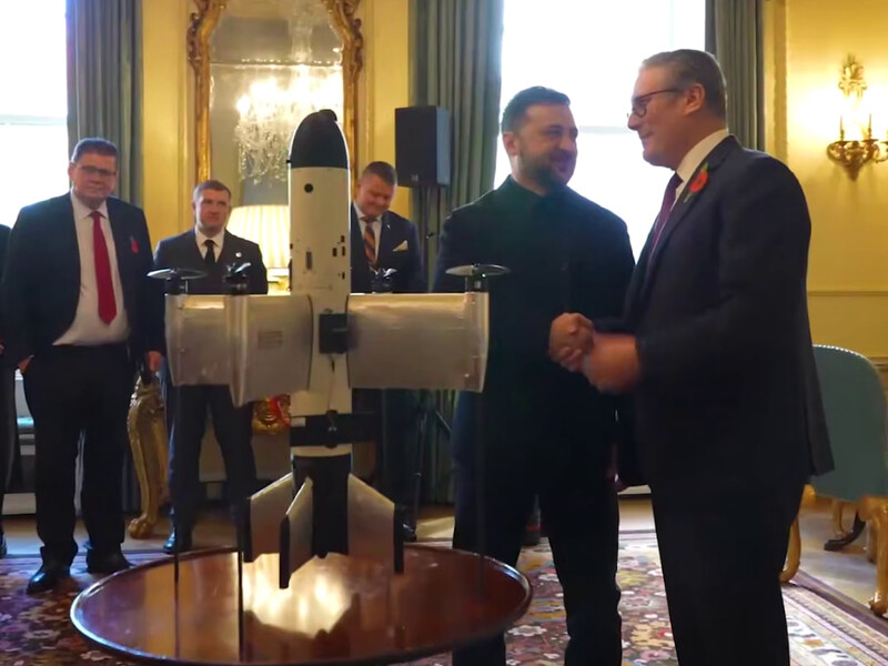 Зеленский показал Стармеру дрон Octopus, который будет производить Великобритания