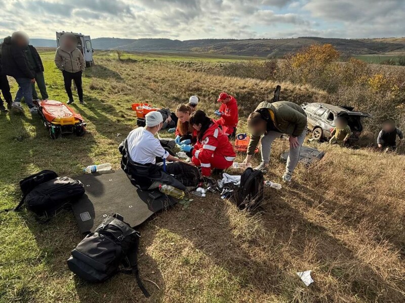 Семеро чоловіків на позашляховику намагалися прорвати кордон, але замість Молдови опинилися в кюветі – ДПСУ