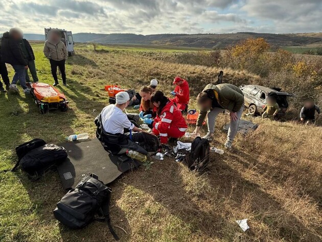 Семеро чоловіків на позашляховику намагалися прорвати кордон, але замість Молдови опинилися в кюветі – ДПСУ