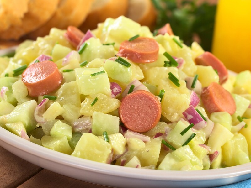 Смешайте сосиски и картошку с этим – и получите невероятно вкусную запеканку. Очень быстрый рецепт