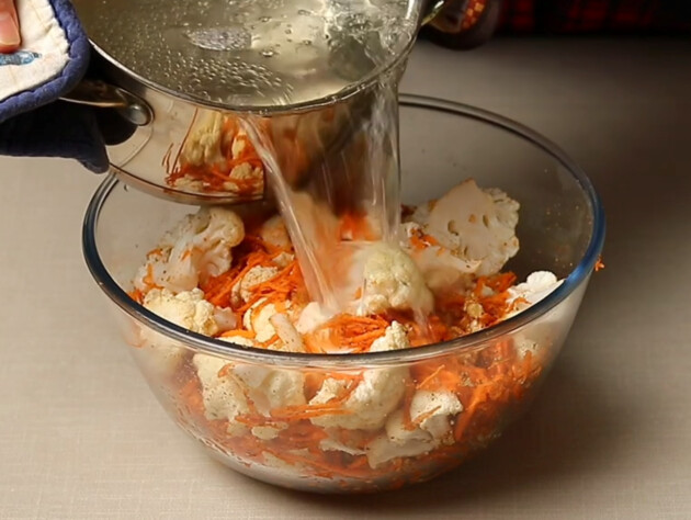 Увечері залийте маринадом – а вранці насолоджуйтеся смачною і хрумкою цвітною капустою. Рецепт