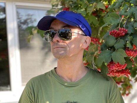 На хрена тебе тот бальный зал? Ты же и танцевать не умеешь!