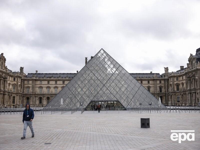 После ограбления часть экспозиции Лувра спрятали в национальном банке – СМИ