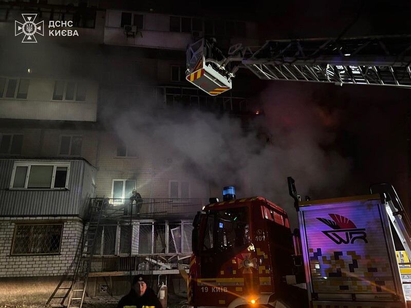 Уночі в Києві ворожі Shahed влучили в багатоповерхівки. Загинуло троє людей, багато постраждалих