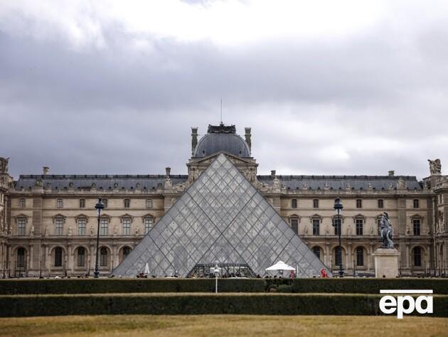 У Франції затримали двох підозрюваних у пограбуванні Лувру, працівник музею під підозрою – ЗМІ