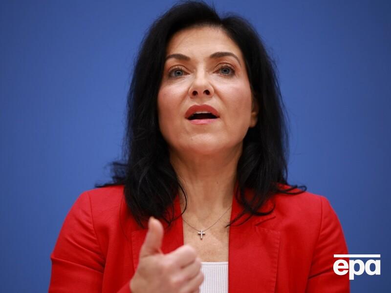 "Важкий досвід". Німецька міністерка розповіла, що ховалася в укритті під час обстрілу Києва