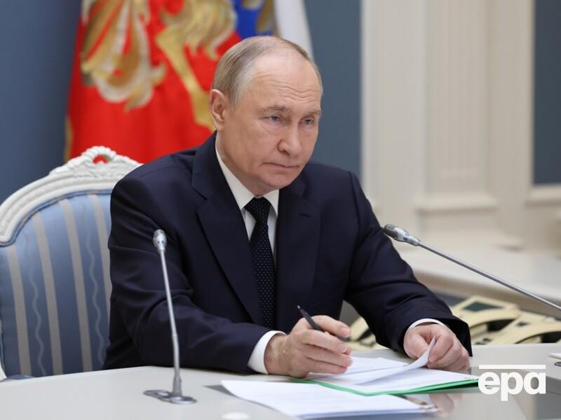 Путин боится переворота, а в Кремле паника, потому что РФ "начинает трещать по швам" – The Telegraph