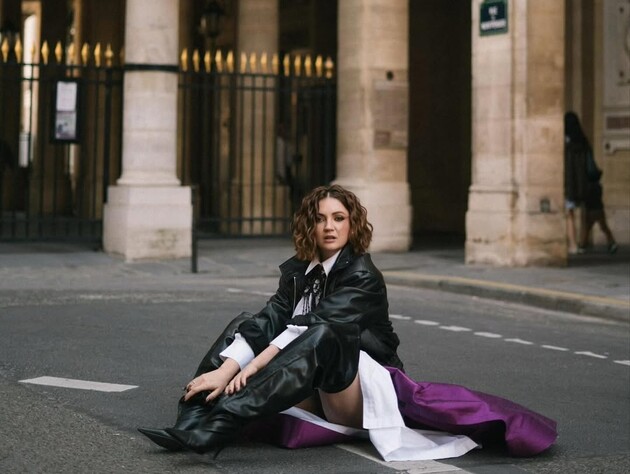 Цибульська влаштувала яскраву фотосесію в Парижі. Вона показала, із чим поєднала трендові ботфорти