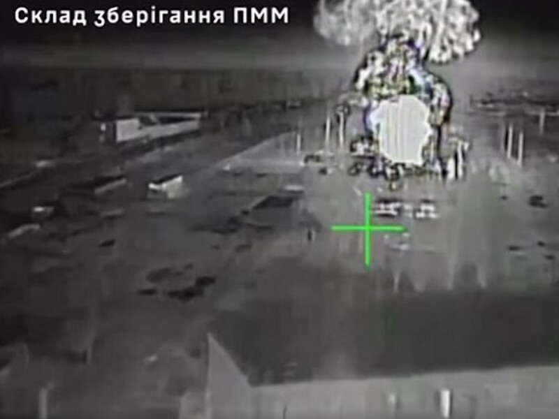 На территории оккупированной Луганской области ССО поразили российскую нефтебазу. Видео