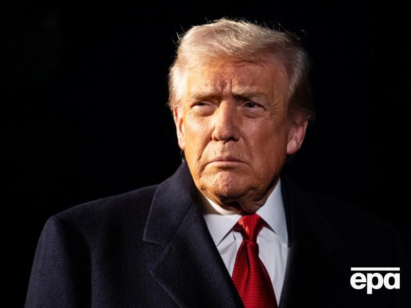 Time заменил портрет Трампа на обложке, где была "слишком маленькая корона". Новое фото