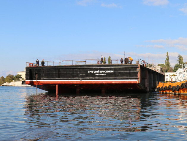 У Севастополі перекинулося судно з людьми, є загиблі. Фото