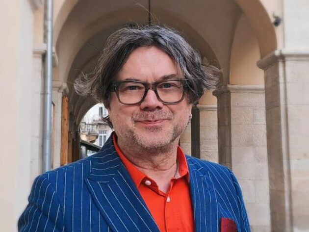 58-летний Остап Ступка надел женскую вышиванку своей любимой. Потрясающие фото