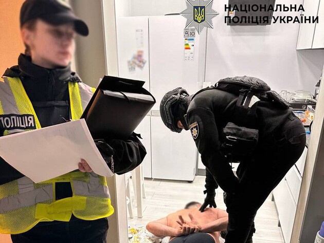 В Киеве мужчина открыл стрельбу по людям, есть раненые