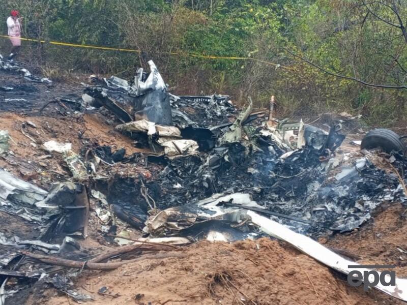 В Кении разбился самолет с туристами из разных стран, 11 человек погибли. Фото, видео