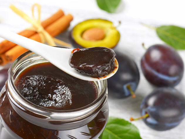 Соковита слива в шоколаді  – швидкий рецепт незвичного варення