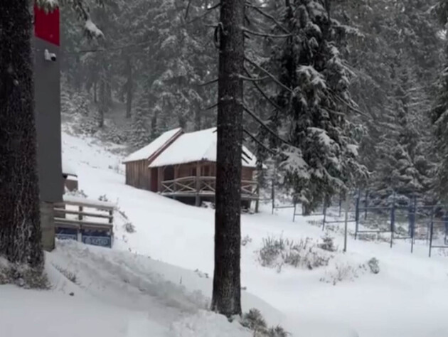 У Карпатах випав сніг – подекуди до 30 см. Рятувальники попереджають про небезпеку в горах. Фото