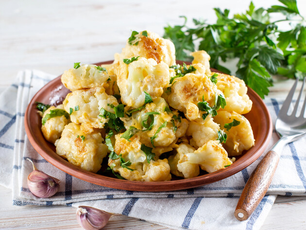 Перемішайте цвітну капусту із цим, запечіть – і отримаєте дуже смачну, ситну страву. Швидкий рецепт