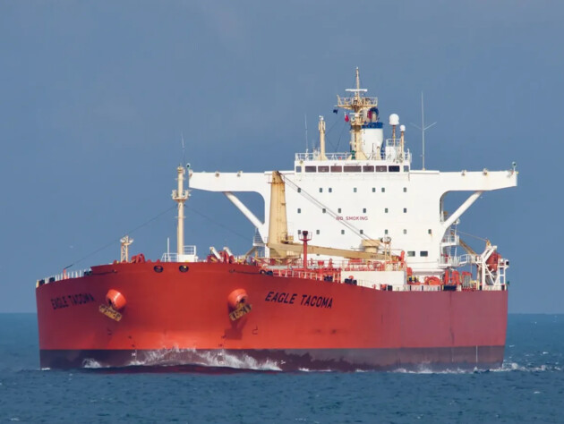 Танкер із російською нафтою, який прямував до Індії, розвернувся в Балтійському морі після санкцій США – Bloomberg