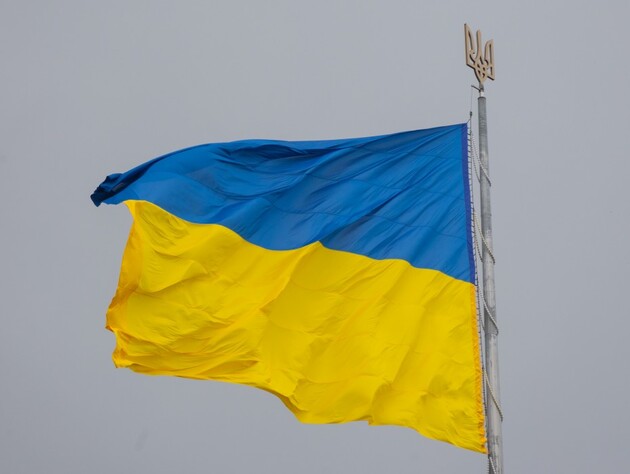 У Києві приспустили головний прапор України. Що сталося?