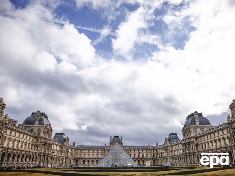 В Париже задержаны пять новых подозреваемых по делу об ограблении Лувра