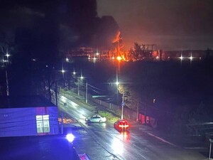 Уночі у трьох регіонах Росії атакували великі енергетичні об'єкти. Фото, відео