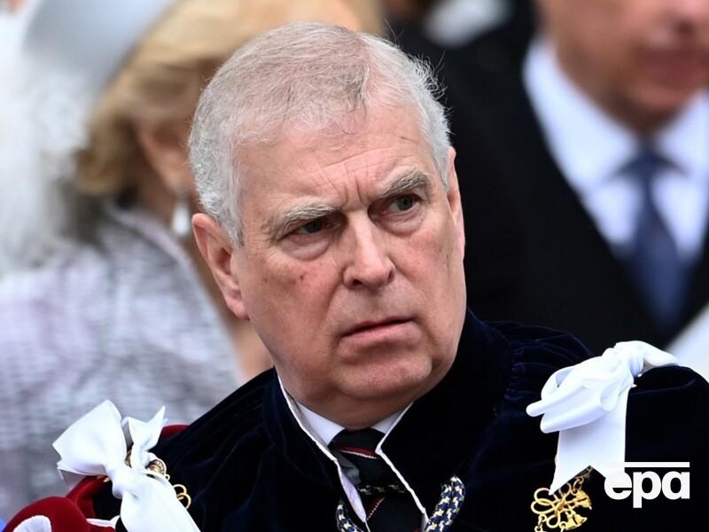 Британский король лишил дома и титула брата, фигурирующего в списке Эпштейна