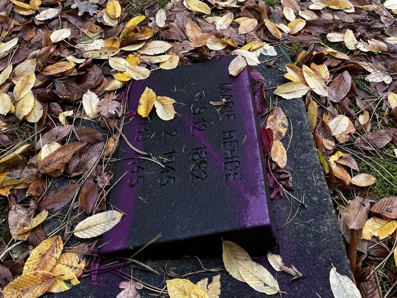 В Германии на военном кладбище осквернили 66 захоронений пропагандистскими символами Z