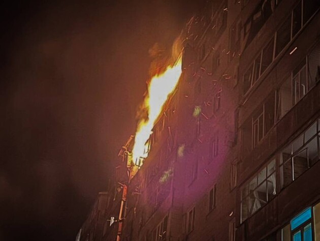 Сумы за час атаковали 10 российских БПЛА. Горит многоэтажка, есть пострадавшие. Фото