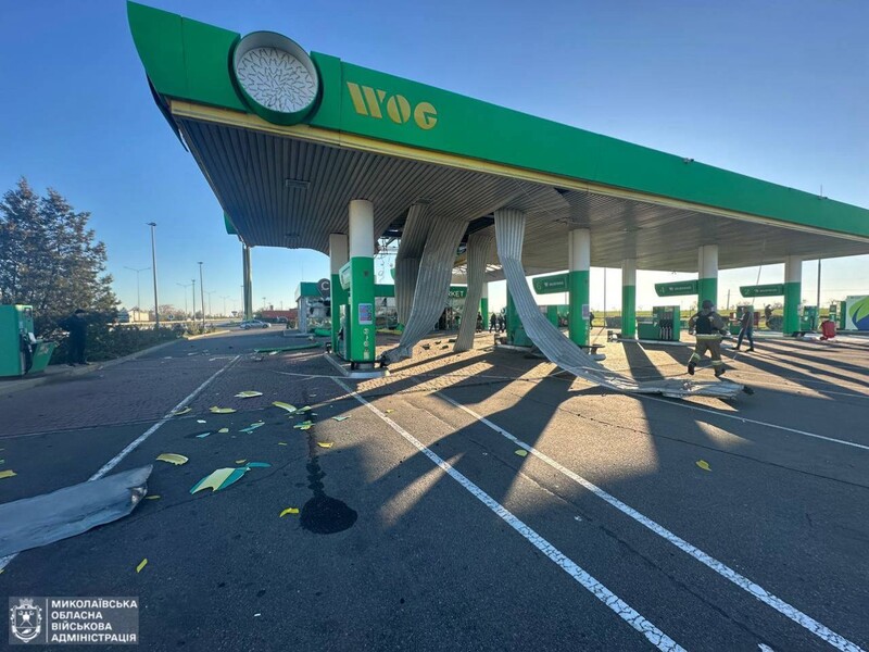 Ракета в Миколаєві влучила в заправку WOG, загинула людина. Фото, відео