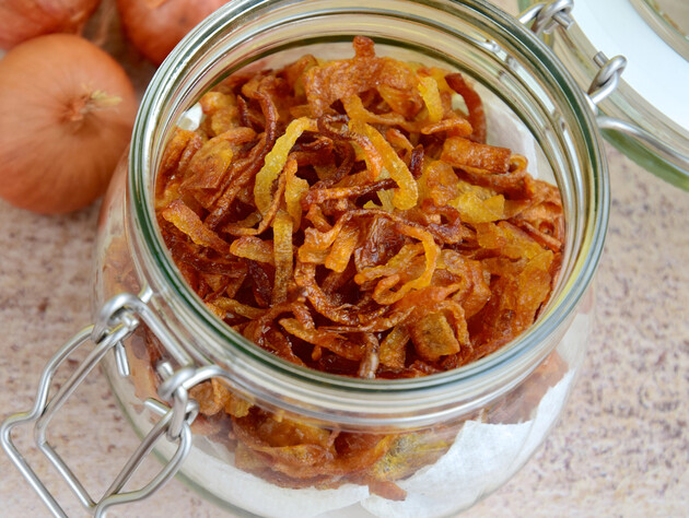 Смажена цибуля за цим рецептом стане незамінною закускою на зиму. Просто зробіть так