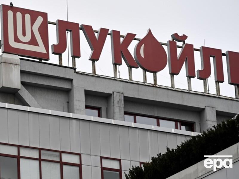 Санкции США против "Лукойла" могут привести к протестам и падению правительства в Болгарии – Politico